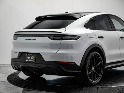 Used 2022 Porsche Cayenne Turbo image 16