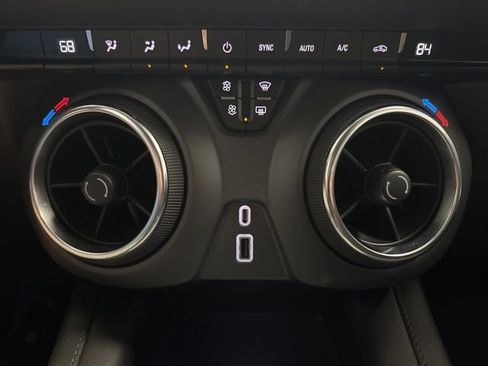 Used 2021 Chevrolet Blazer LT FWD image 18