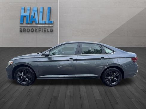 Used 2024 Volkswagen Jetta SE w/ Panoramic Sunroof Package FWD image 3