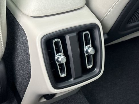 Used 2025 Volvo XC40 B5 Plus w/ Protection Package Premier image 13