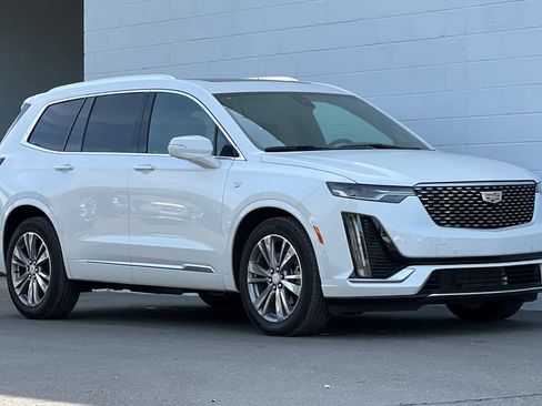 Used 2025 Cadillac XT6 Premium Luxury w/ Technology Package image 10