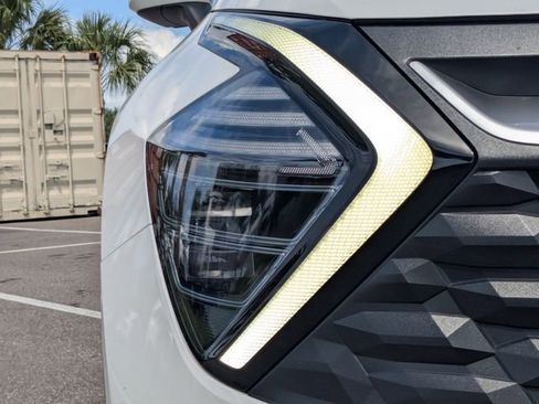 Certified 2024 Kia Sportage LX image 10