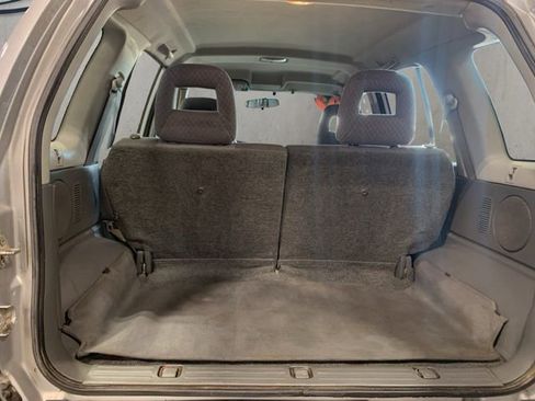 Used 2002 Chevrolet Tracker 4WD w/ Preferred Equipment Group image 18