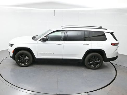 Used 2023 Jeep Grand Cherokee L Laredo image 20