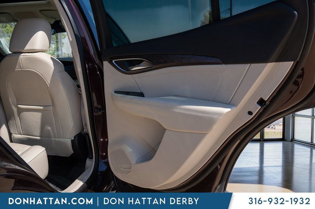 Used 2022 Buick Envision Avenir w/ Premium Seat Package FWD image 21
