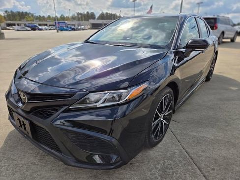 Used 2023 Toyota Camry SE image 2