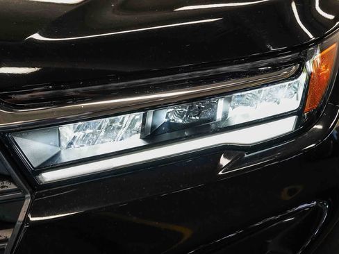 Used 2025 Honda Pilot EX-L image 7