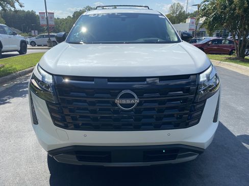 Used 2026 Nissan Pathfinder Platinum AWD/4WD image 2
