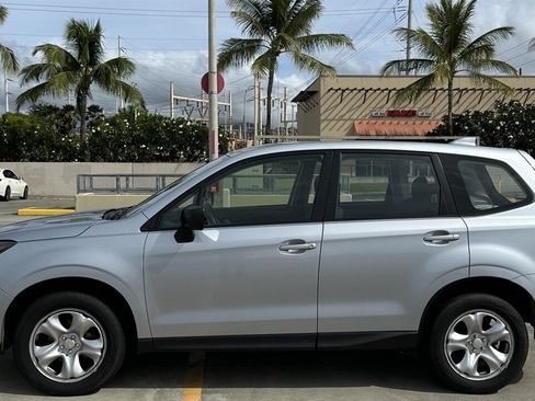 Used 2017 Subaru Forester 2.5i AWD/4WD image 2