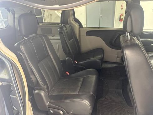 Used 2013 Chrysler Town & Country Touring-L w/ Trailer Tow Group FWD image 21