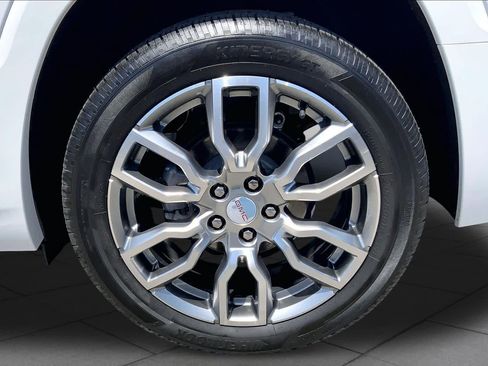 Used 2023 GMC Terrain Denali w/ Denali Premium Package AWD/4WD image 11