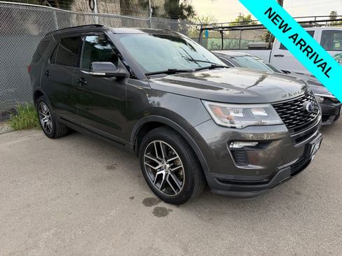 Used 2019 Ford Explorer Sport image 2