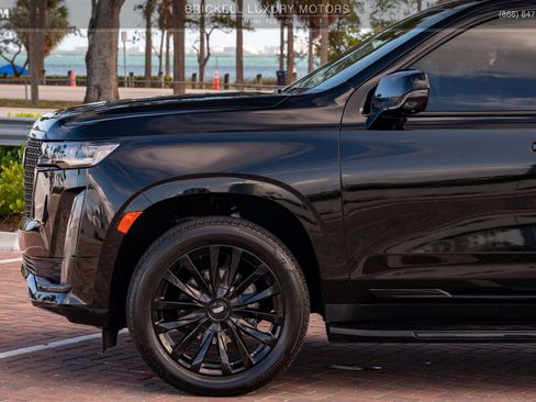 Used 2023 Cadillac Escalade ESV Luxury image 38