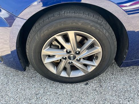 Used 2020 Kia Optima LX image 9