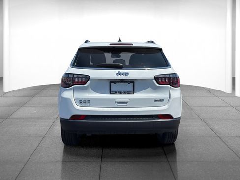 Used 2024 Jeep Compass Latitude AWD/4WD image 6