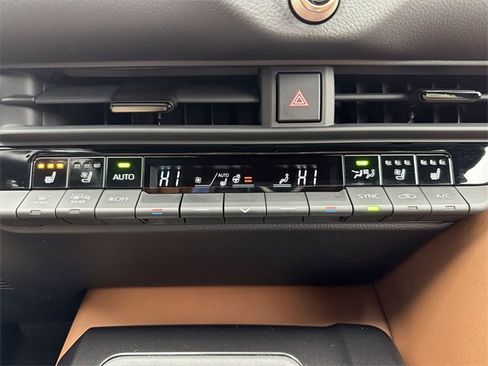 Used 2025 Toyota Crown Signia w/ Advanced Technology Package image 19