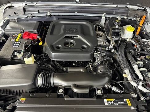 Certified 2023 Jeep Wrangler Unlimited AWD/4WD image 25
