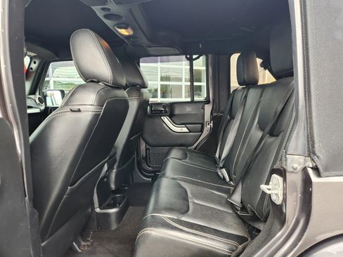 Used 2016 Jeep Wrangler Unlimited Sahara w/ Dual Top Group image 29