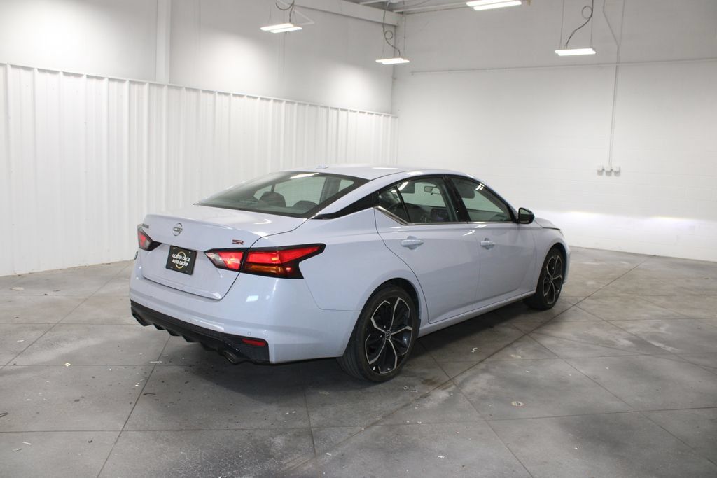 Used 2024 Nissan Altima 2.5 SR FWD image 9