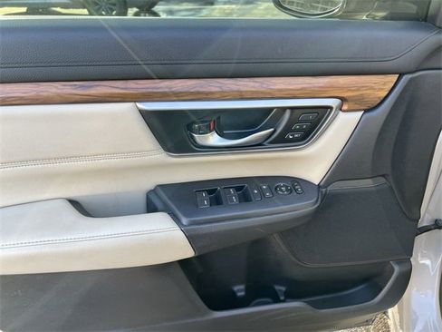 Used 2018 Honda CR-V Touring image 11