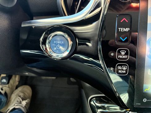 Used 2022 Toyota Prius Prime Limited image 24