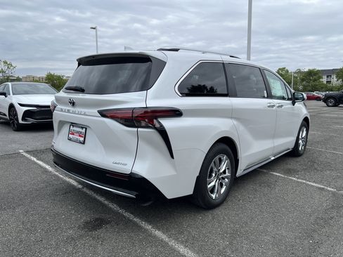 New 2026 Toyota Sienna Limited AWD/4WD image 4