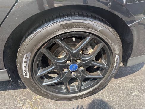 Used 2016 Ford Focus SE w/ Equipment Group 201A FWD image 15