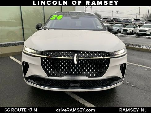 Used 2024 Lincoln Nautilus Reserve w/ Equipment Group 202A image 10