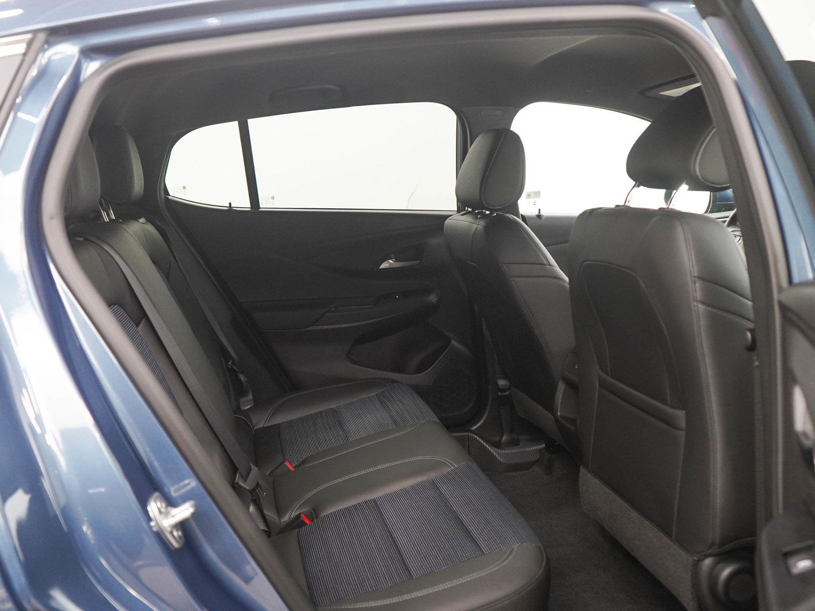 Used 2025 Buick Envista Preferred w/ Convenience I Package FWD image 12
