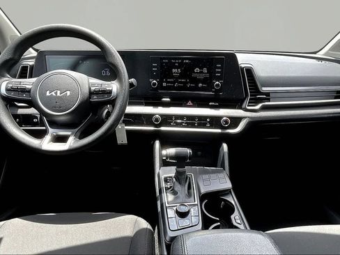 Used 2025 Kia Sportage LX FWD image 9