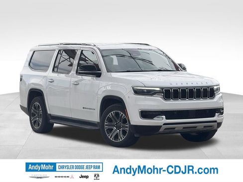 Used 2024 Jeep Wagoneer L Series II w/ Flexible Seating Group AWD/4WD image 1