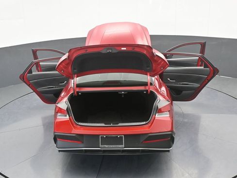 Used 2024 Hyundai Elantra SE image 60