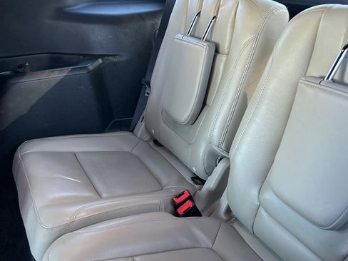 Used 2018 Ford Explorer XLT w/ Equipment Group 202A FWD image 15