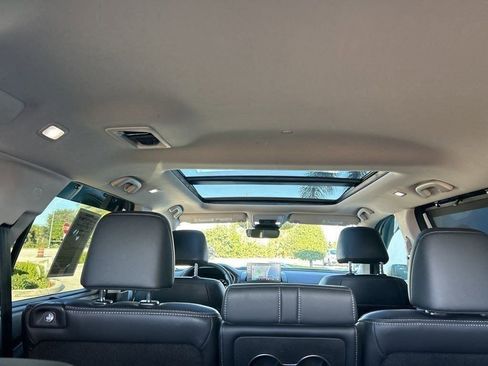 Used 2023 Honda Pilot Touring image 9