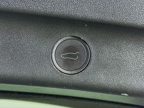 Used 2023 Tesla Model Y Long Range AWD/4WD image 28