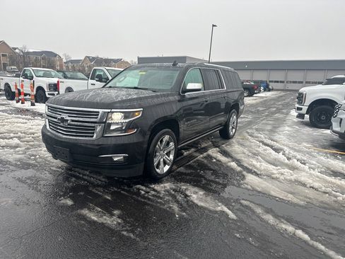 Used 2018 Chevrolet Suburban Premier image 1