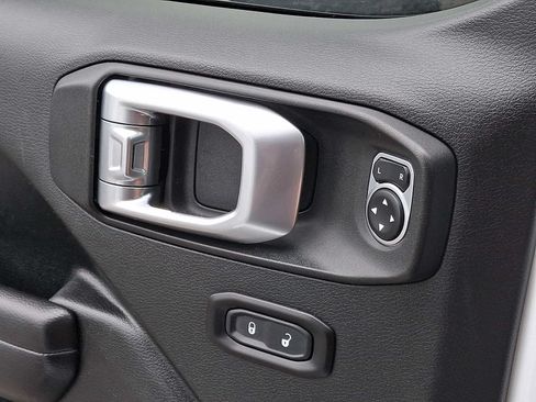 Used 2018 Jeep Wrangler Unlimited Sport S AWD/4WD image 23