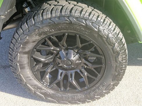 Used 2019 Jeep Wrangler Unlimited Sahara image 12