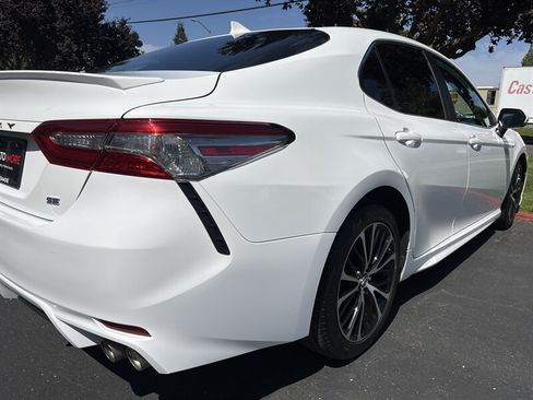Used 2019 Toyota Camry SE w/ Convenience Package FWD image 10