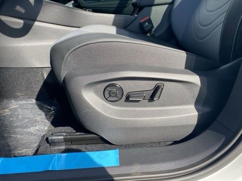 New 2026 Volkswagen Tiguan SE image 27