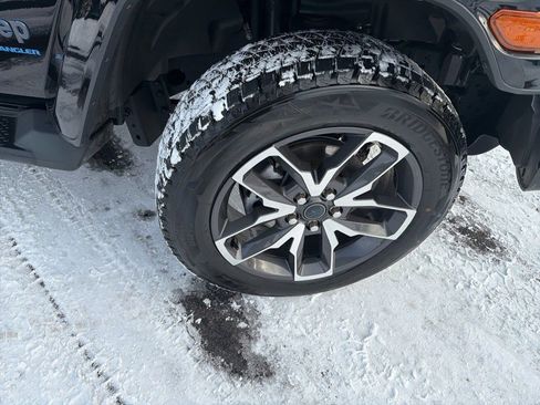 Used 2024 Jeep Wrangler Unlimited w/ Convenience Group image 10