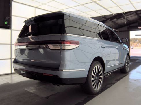 Used 2023 Lincoln Navigator Black Label AWD/4WD image 2