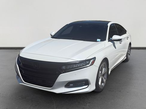 Used 2018 Honda Accord Touring image 1