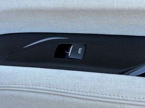 Used 2021 Cadillac Escalade Premium Luxury Platinum image 22