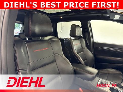 Used 2018 Jeep Grand Cherokee Trailhawk w/ Trailhawk Luxury Group AWD/4WD image 14
