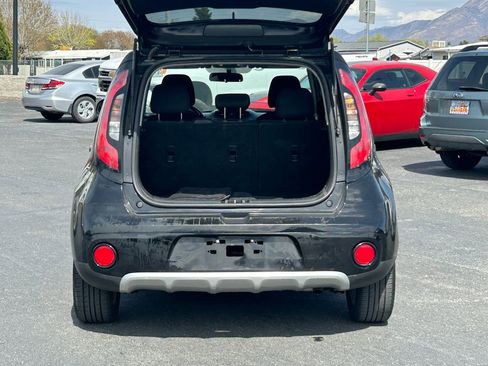 Used 2017 Kia Soul + FWD image 29