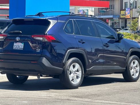 Used 2021 Toyota RAV4 XLE w/ Carpet Mat Package (TMS) AWD/4WD image 4