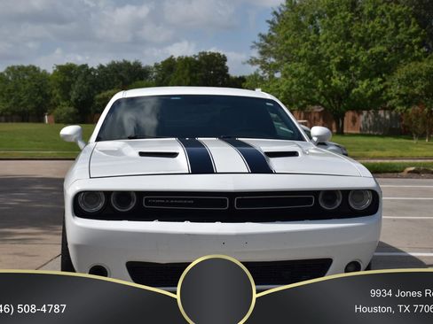 Used 2017 Dodge Challenger SXT Plus RWD image 4