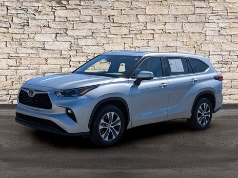 Used 2023 Toyota Highlander XLE image 8