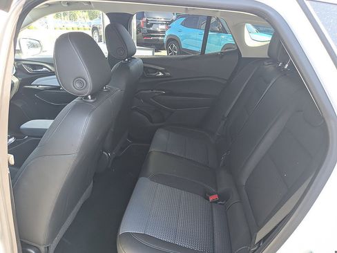 Certified 2025 Chevrolet Trax LT w/ LT Convenience Package FWD image 13